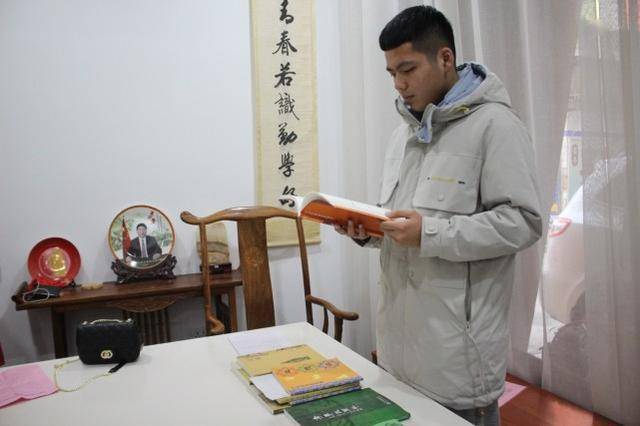 im体育「我看见」大年初一3岁萌娃诵读《大学》河南小县城过了个别样书香年(图5)